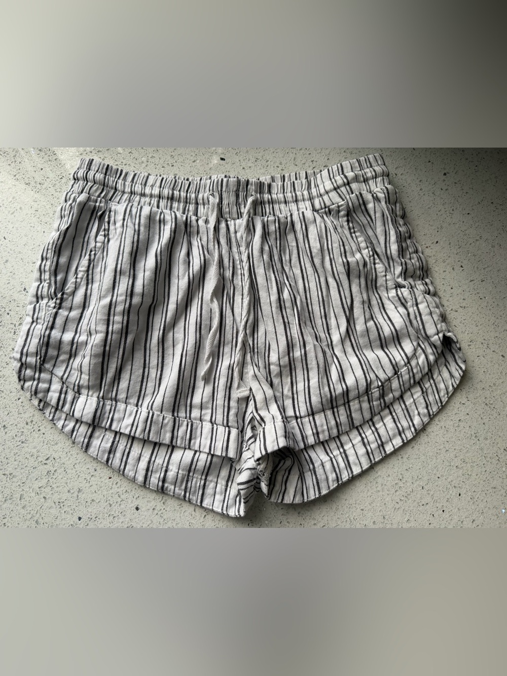 Billabong White and Black Striped Women’s Shorts size small